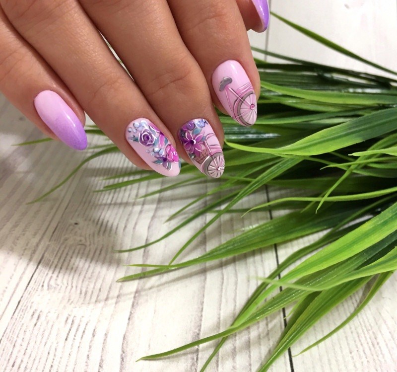Floral nail design