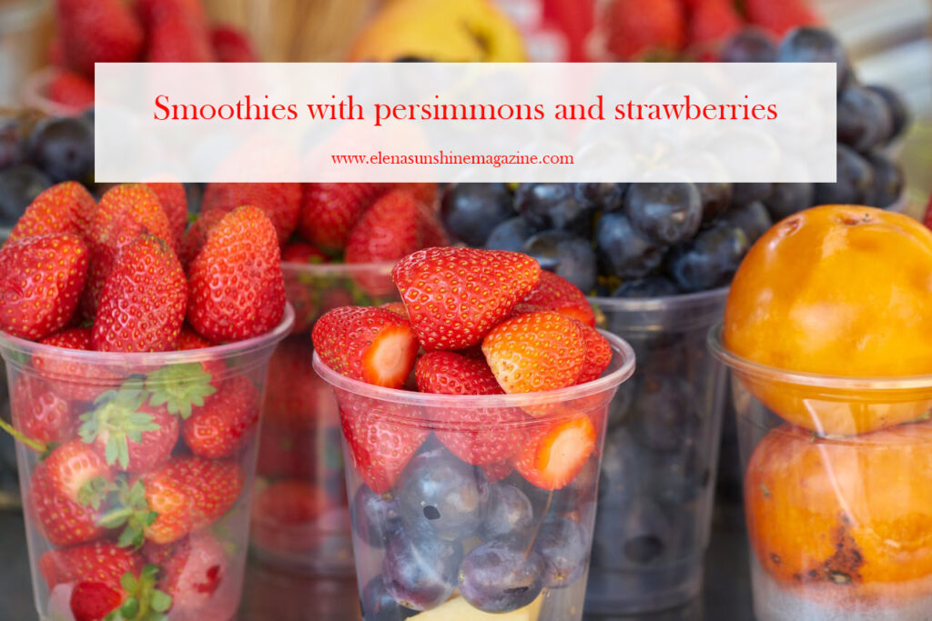 Smoothies with persimmons and strawberries