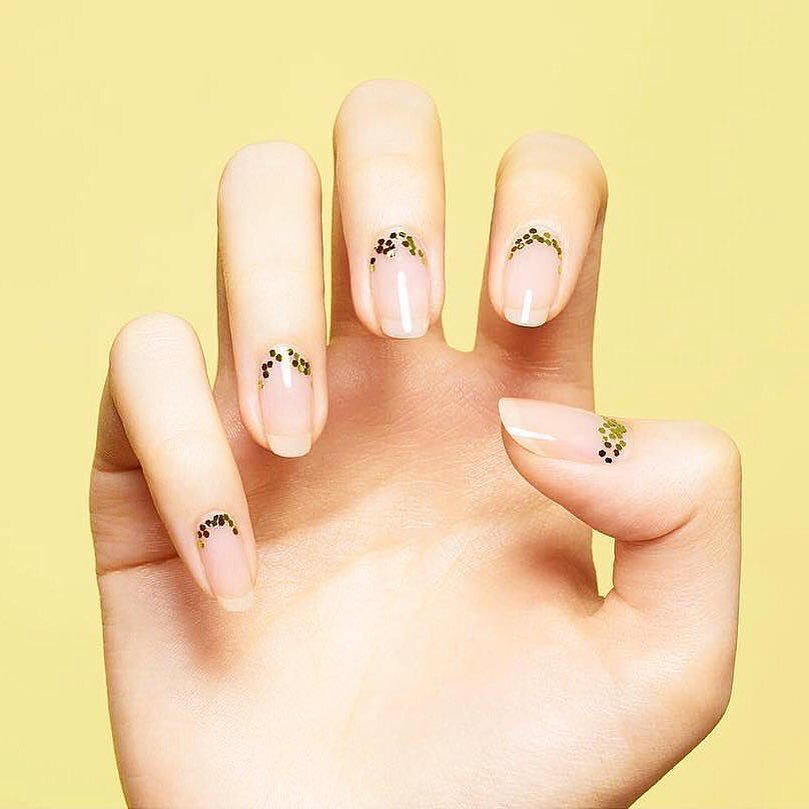 manicure minimalism