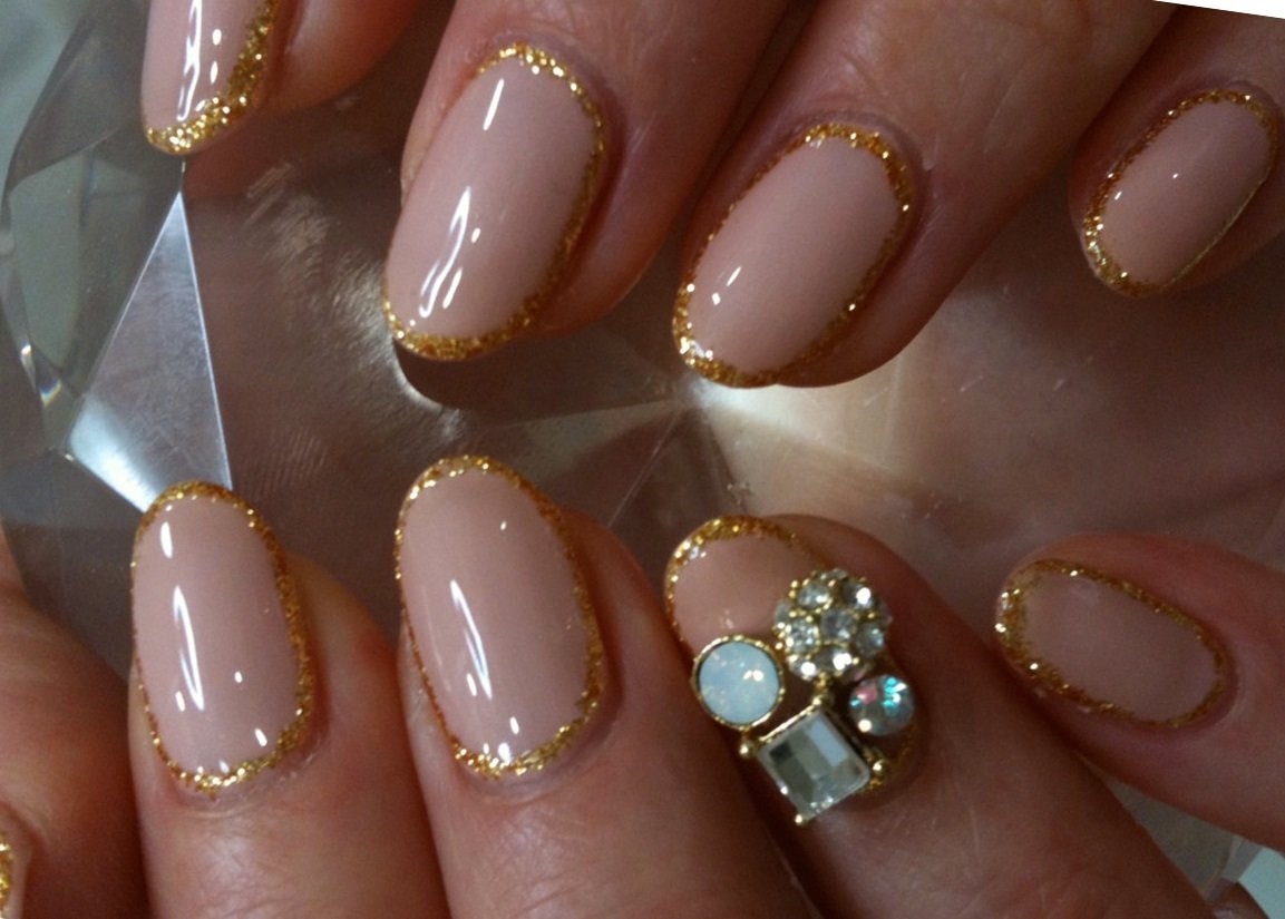 manicure with gold decor