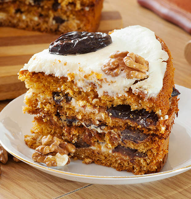 Cake with prunes and dried apricots