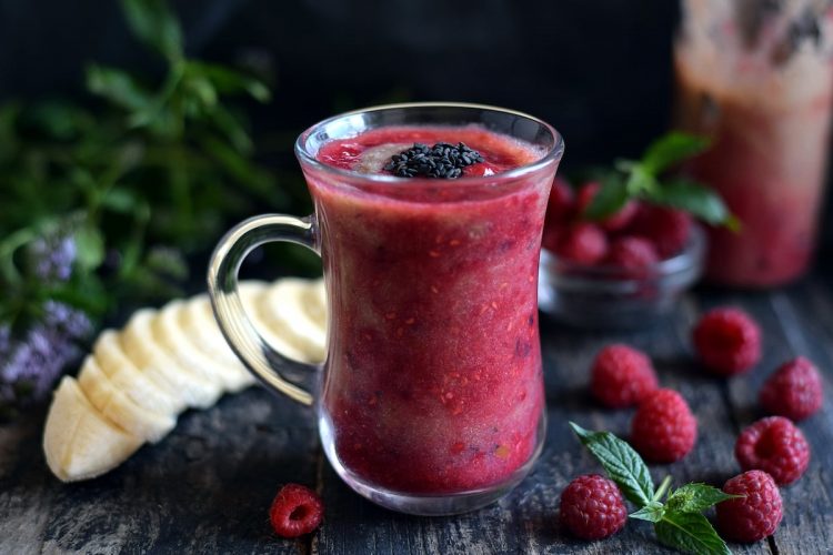 Smoothies with berries and beets