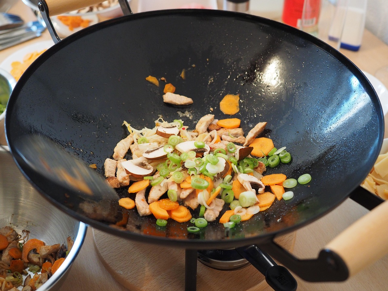 Healthy recipes Meat wok. Pixabay.