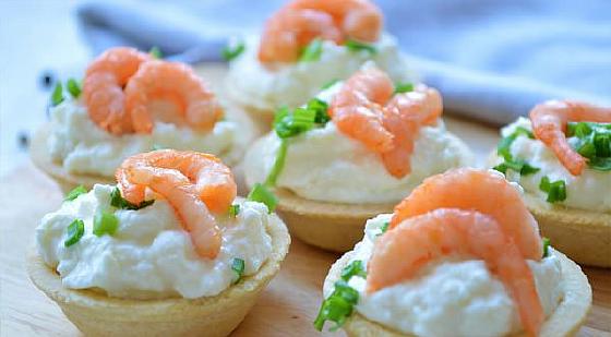 tartlets with avocado, shrimp and curd cheese pasta