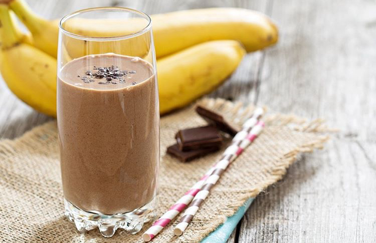 Banana-coffee smoothie with coconut balls