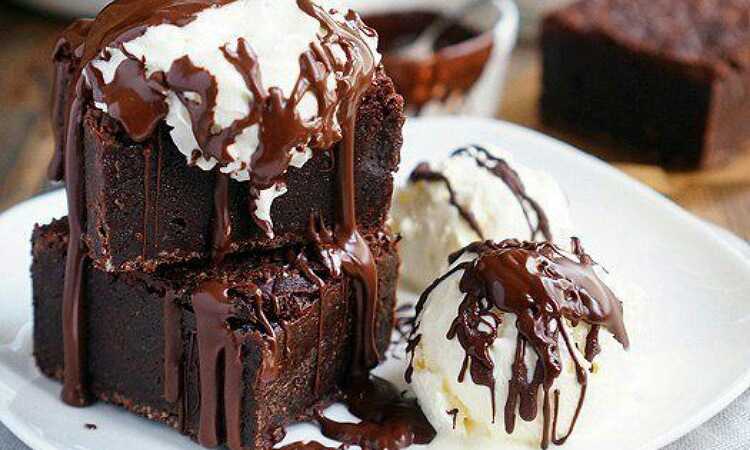 Brownie with meringue and coconut flakes