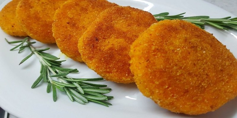 Potato and carrot cutlets with lemon juice