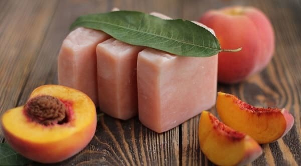  6 best recipes from peach oil for the face