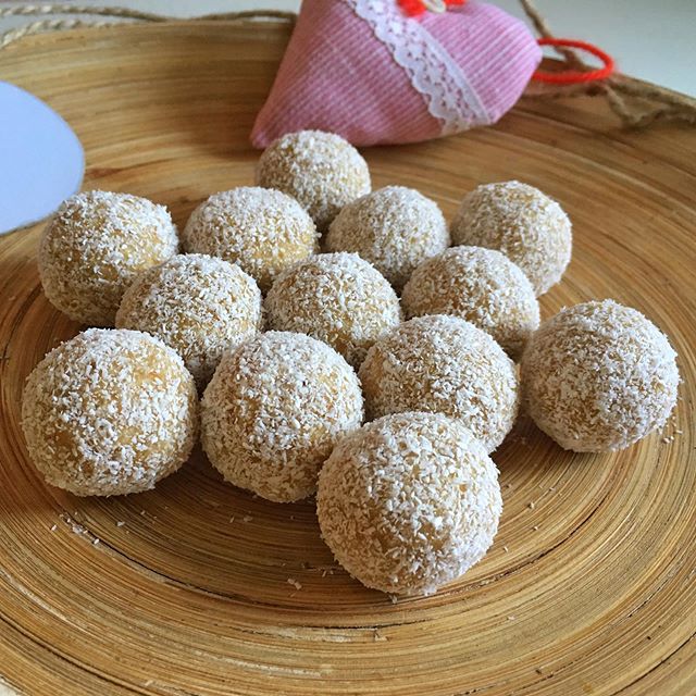 Candy made from dried fruits and cereals