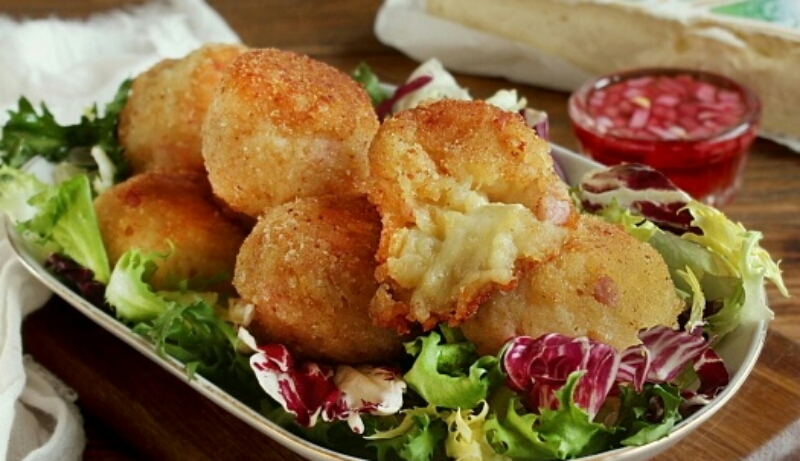 Potato balls with cheese and bacon