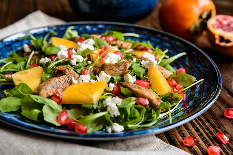 Salad with fried chicken and persimmon