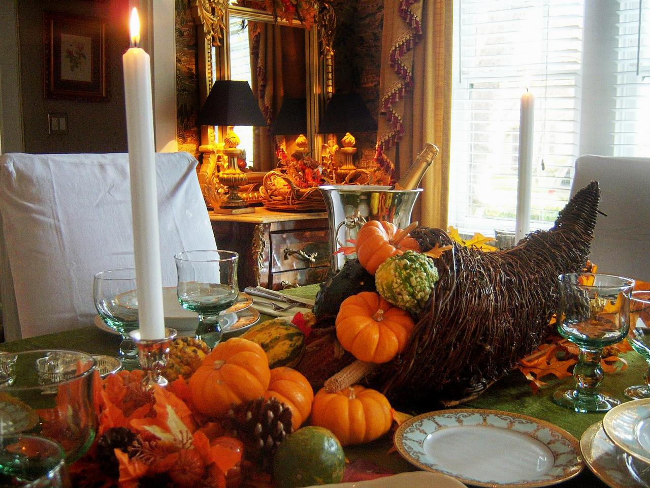 the symbol of Thanksgiving Is a cornucopia
