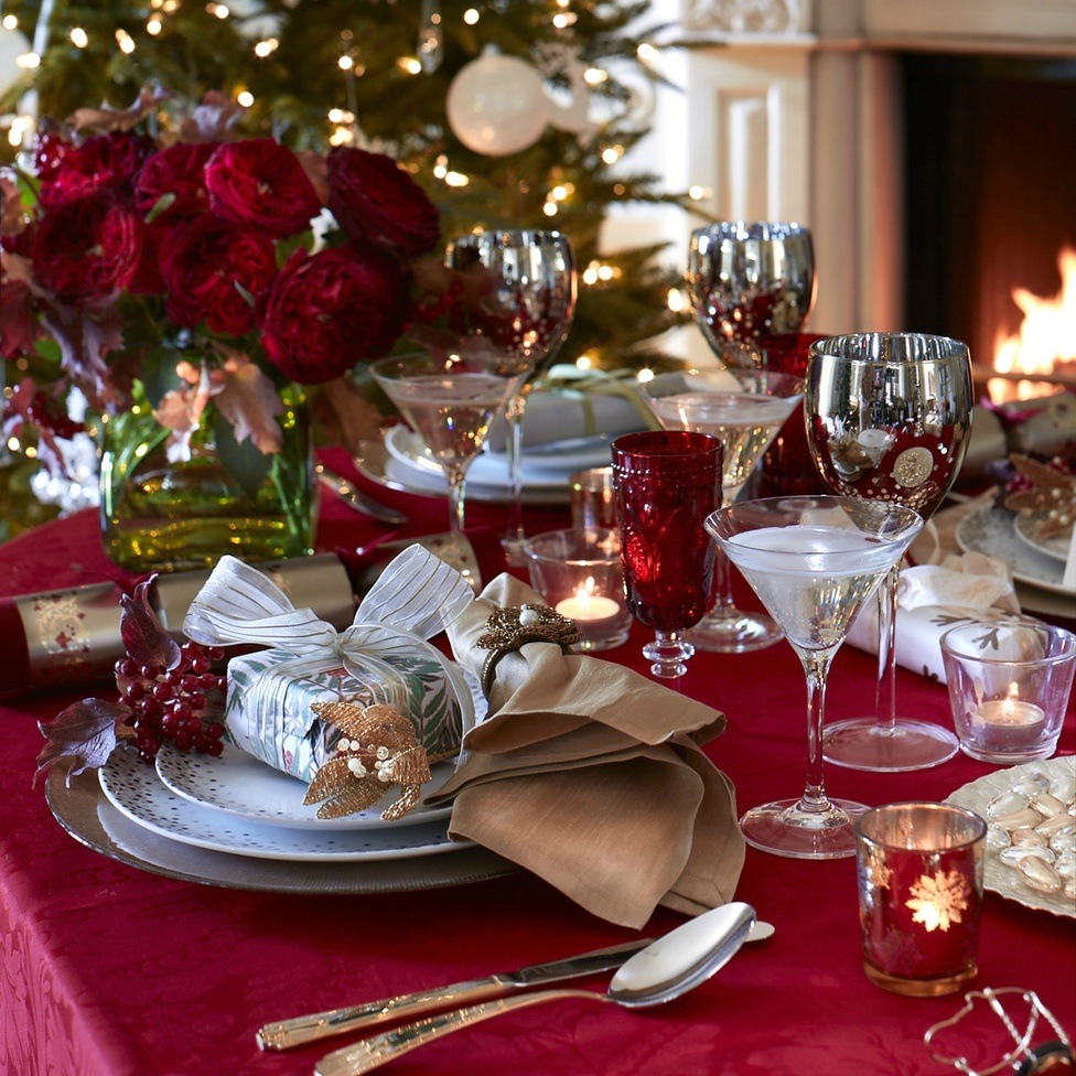 Interesting ideas for decorating a festive table for Christmas - Elena