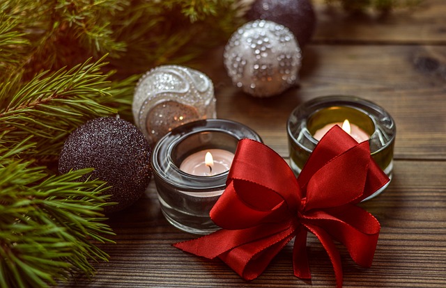 Interesting ideas for decorating a festive table for Christmas