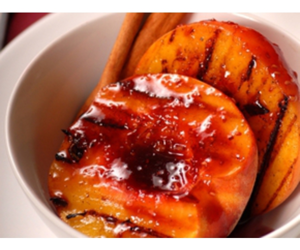 Grilled peaches with raspberry sauce