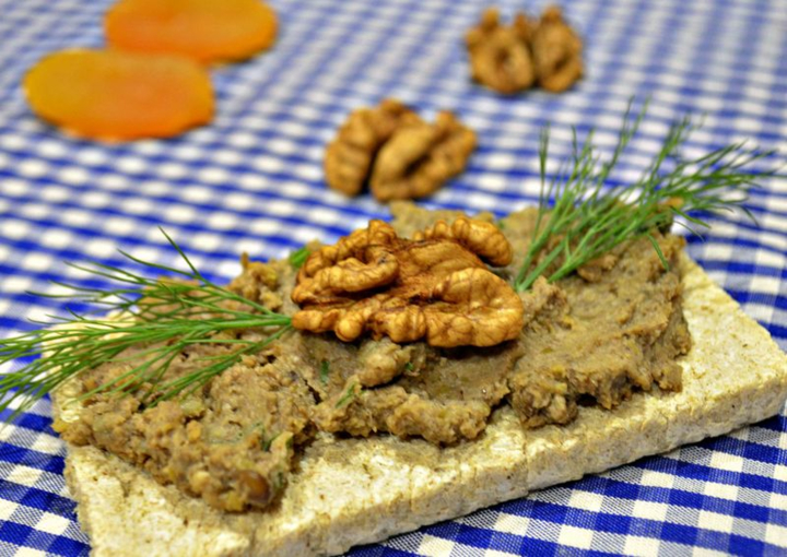 Lentil pate with nuts