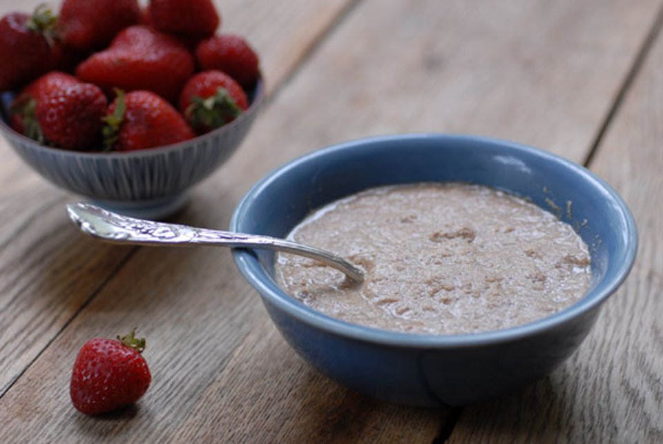 flaxseed porridge with berries