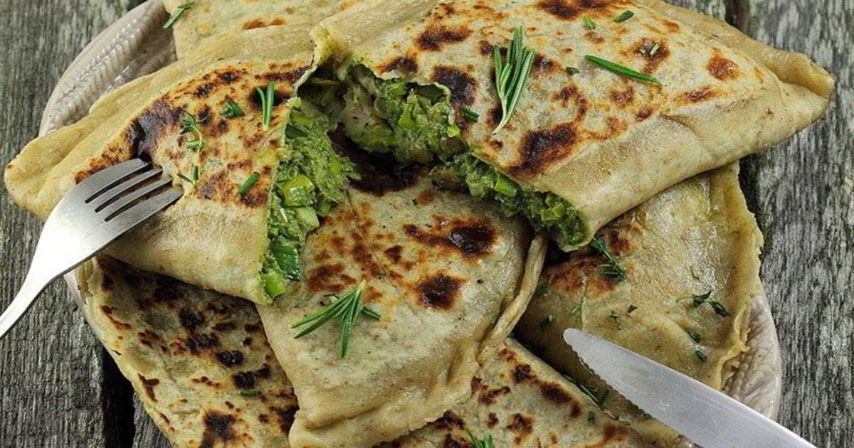 Juicy tortillas with nettle and cheese