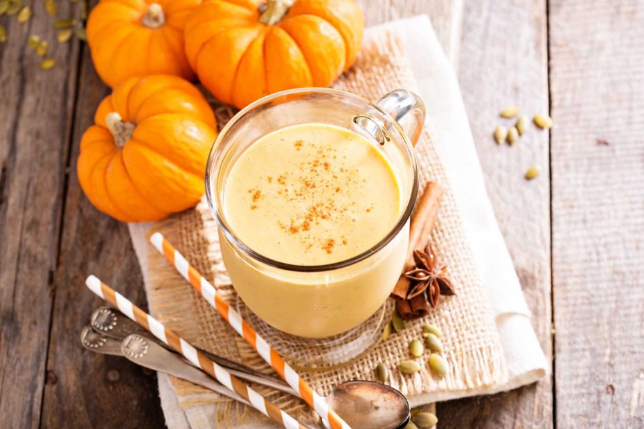 Pumpkin smoothie with apple, pepper, mango