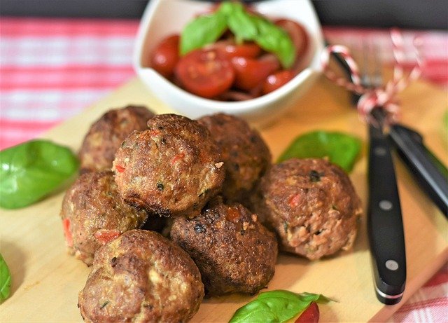 Lentil meatballs with carrots and zucchini