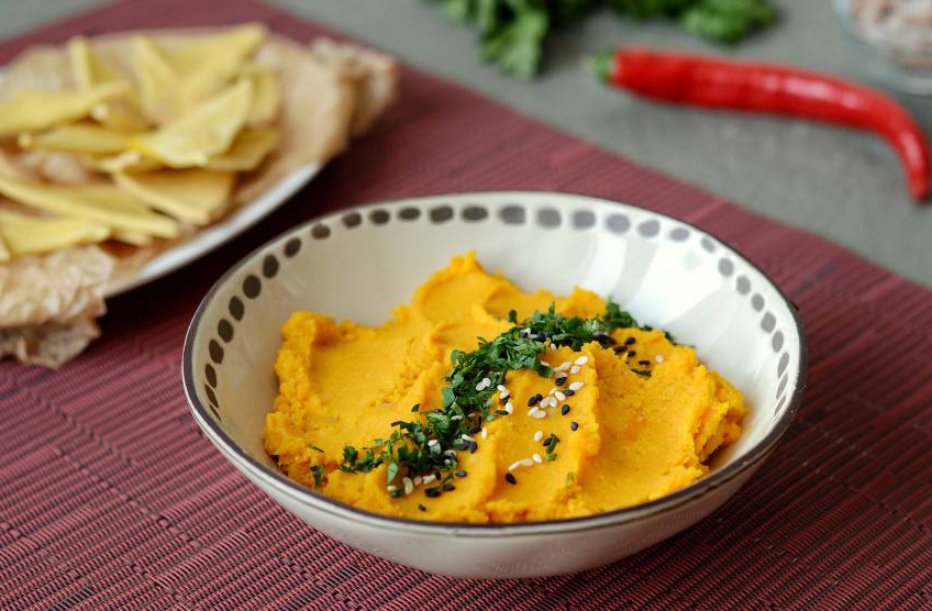 Pumpkin pate with almonds