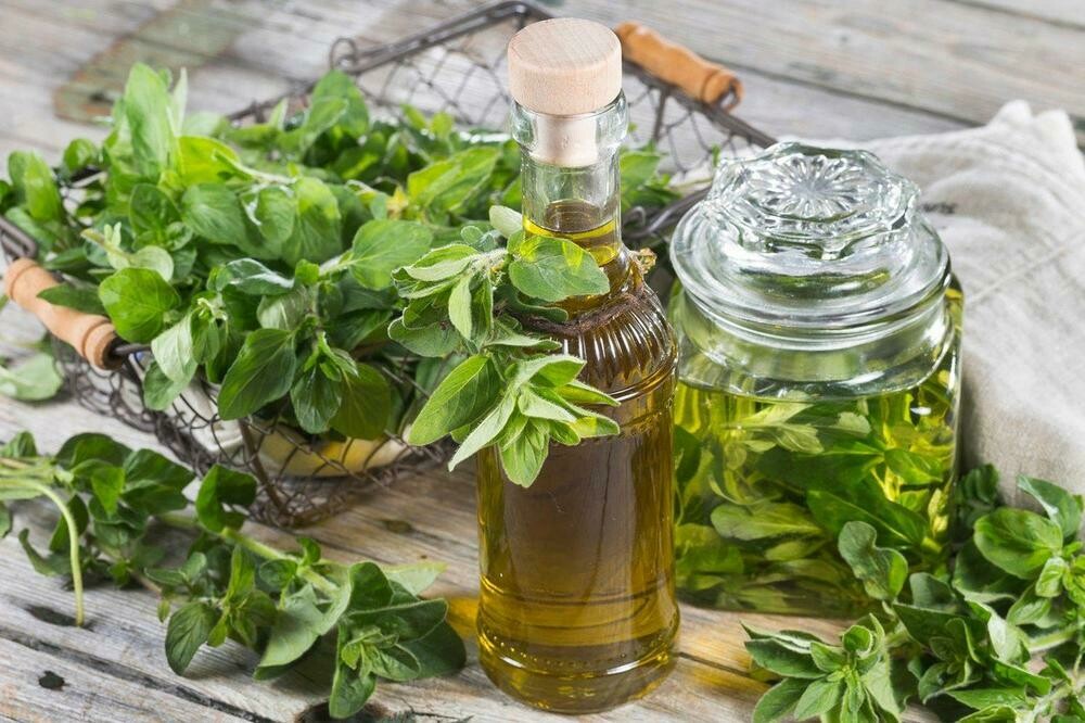 Vegetable oil with herbs