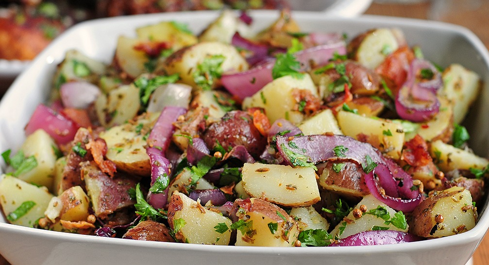 Warm salad with potatoes and bacon