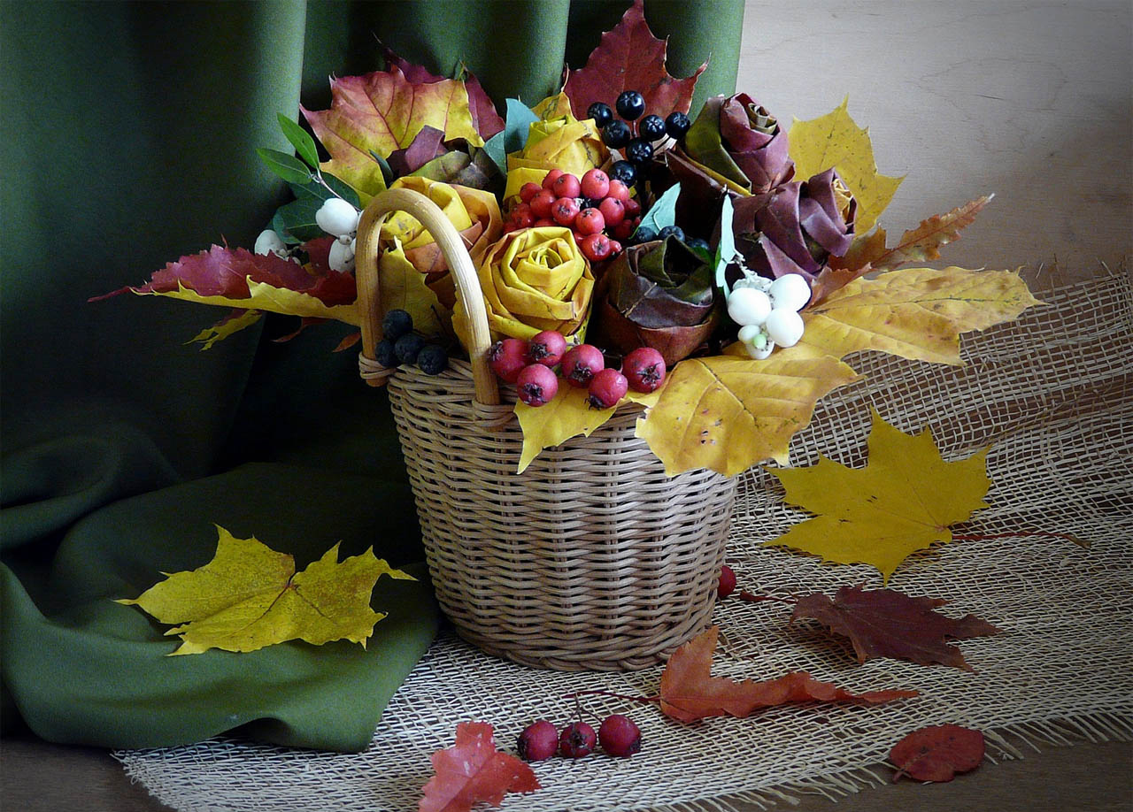 A beautiful autumn bouquet of leaves