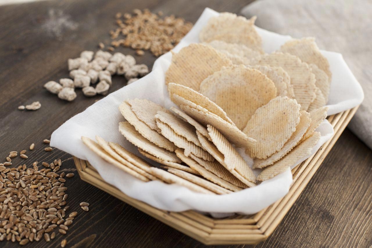Chickpea and rice flour crackers