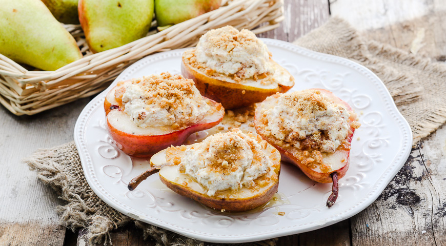 Pears with ricotta and walnuts