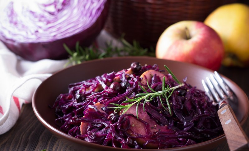 Red cabbage with beets and prunes