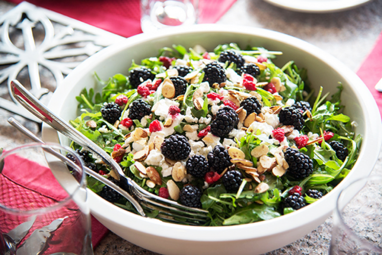 Salad with avocado, blackberries and