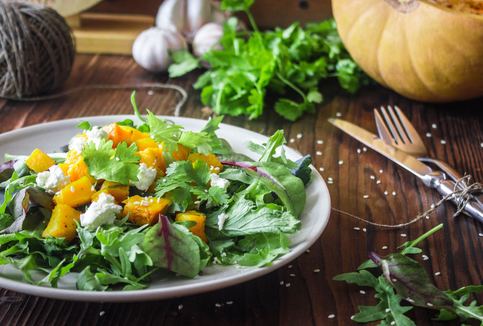 Salad with baked pumpkin and chicken