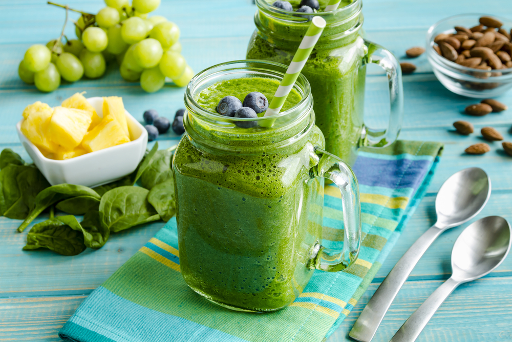 Green smoothie with grapes and cucumber