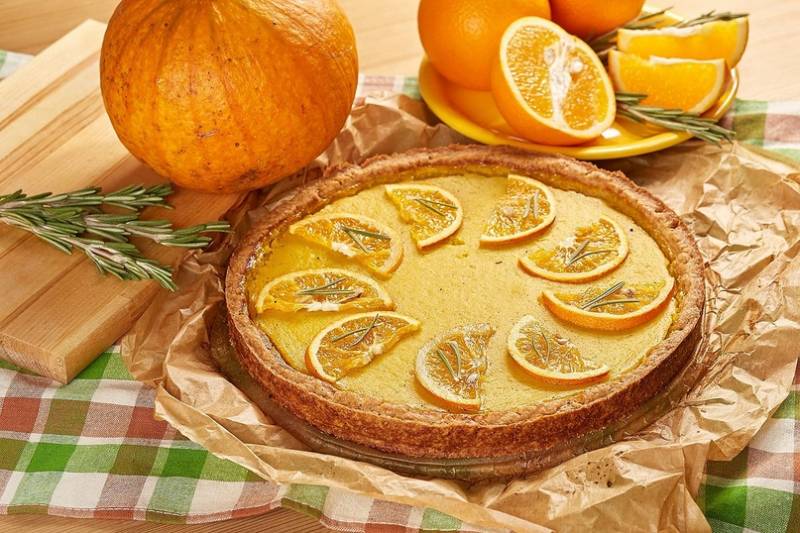 Raw pumpkin and lemon cakes