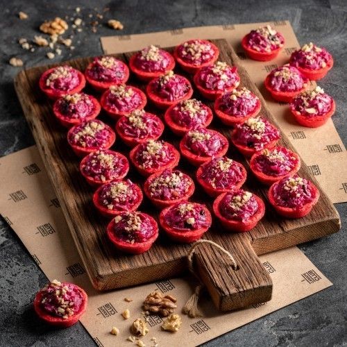 Beet tartlets on an almond basis