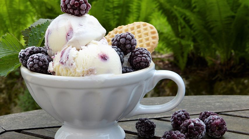 Coconut ice cream with blackberries
