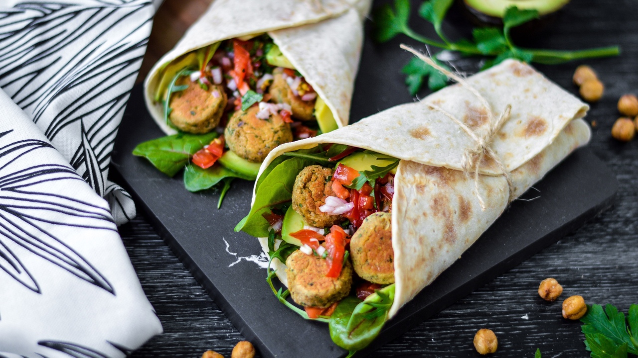 Tortilla with falafel