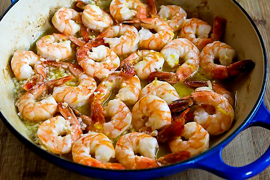 Baked shrimp in marinade