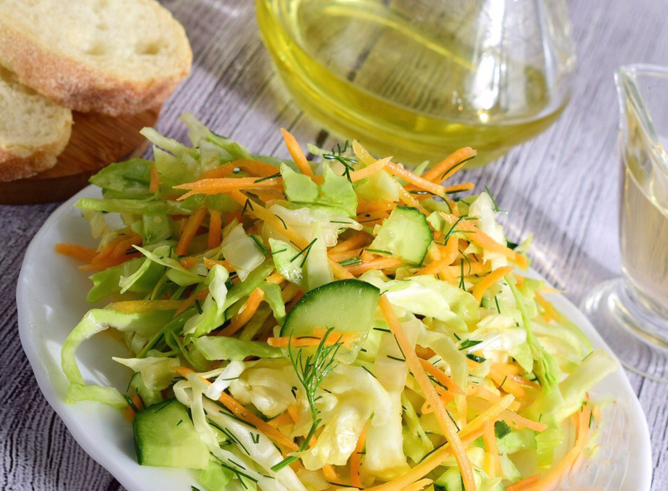 Salad with apple and cucumber