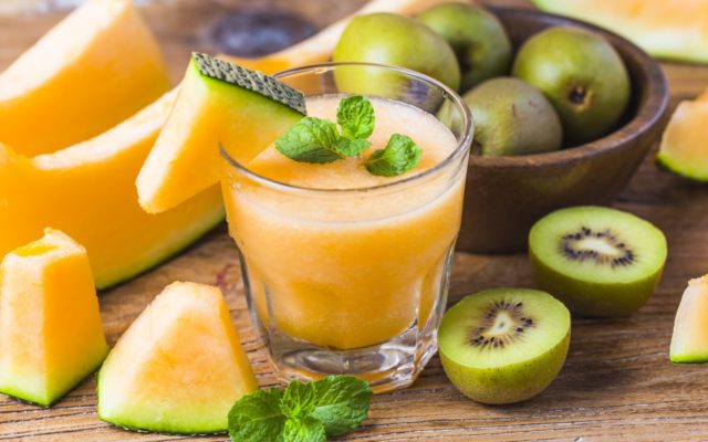 Melon, apple, celery smoothie