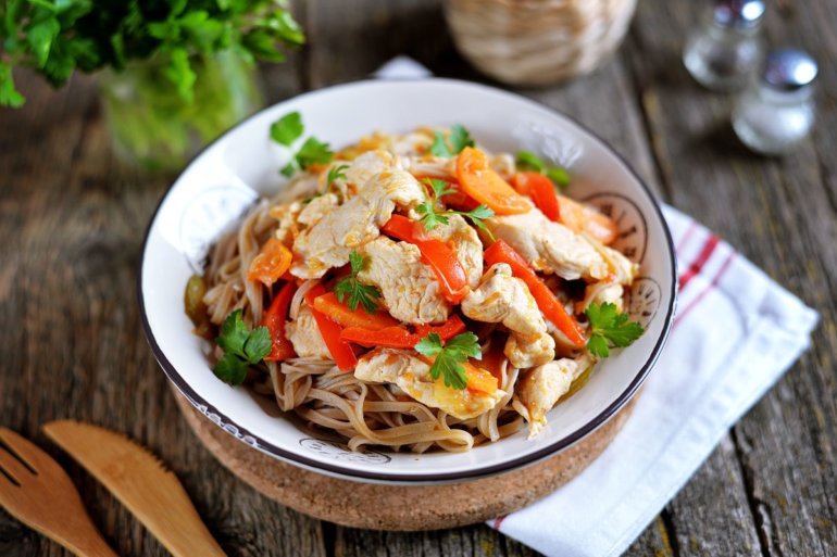 Buckwheat noodles with beef and vegetables stir-fry