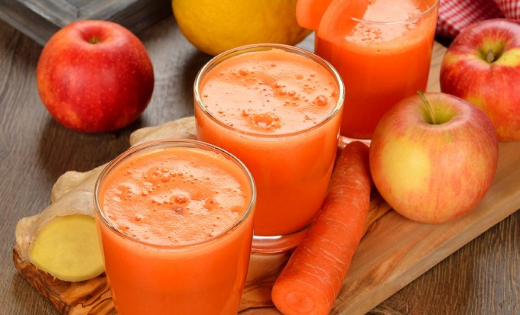 Carrot and apple smoothie
