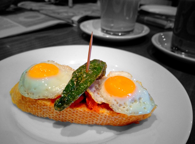 Fried eggs on toast with chicory and anchovies